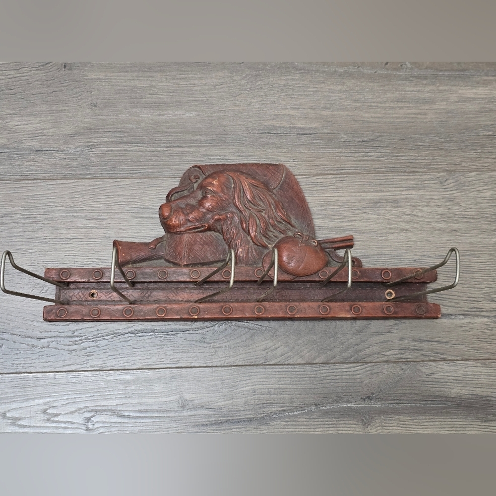 1950's SYROCO Pressed Wood Hunting Bird Dog Hinged Metal Hook Holder